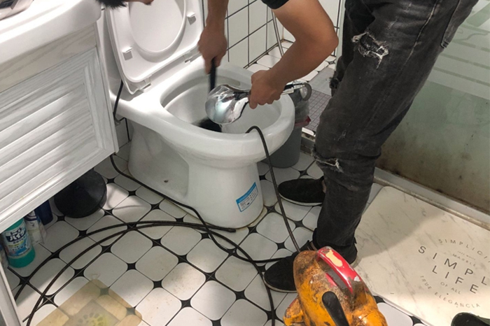 和林格尔马桶堵塞自己疏通还是找师傅？专业上门服务让你省时更省心